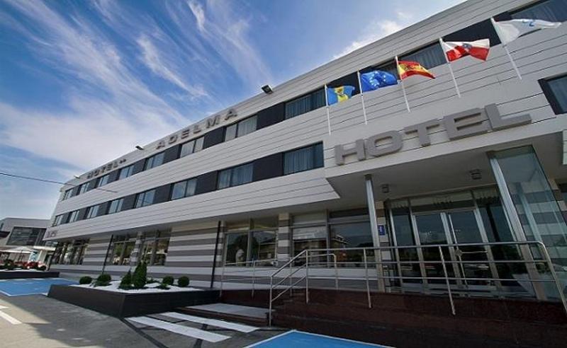 Hotel Adelma โอซนาโย ภายนอก รูปภาพ