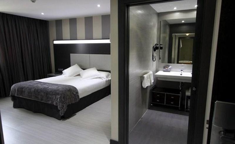 Hotel Adelma โอซนาโย ภายนอก รูปภาพ